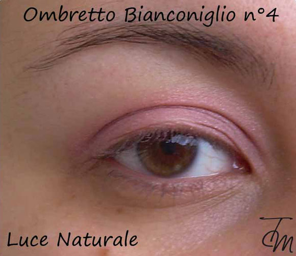 ombretto-bianconiglio-n4-luce-naturale-occhio-aperto