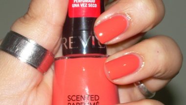 smalto revlon scented parfume n  mad about mango swatch boccetta dritta