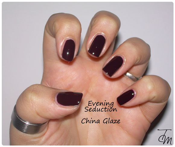 swatches-evening-seduction-china-glaze-mano-intera